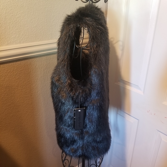 New with Tags Shelby Collection Black Faux Fur Vest Size Latge - Picture 3 of 7